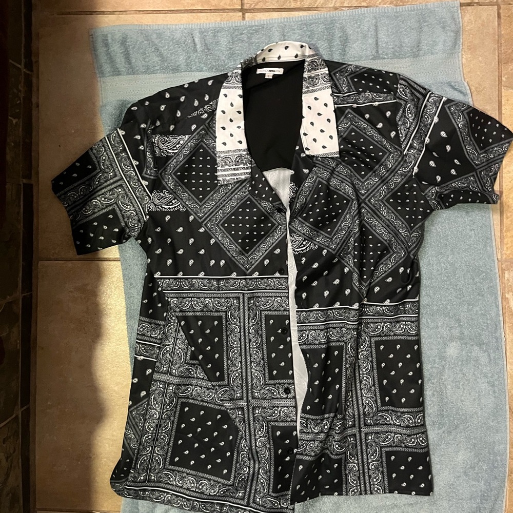 Fashion Nova Black & White Bandana Print Short Sleeve Button-Up Shirt